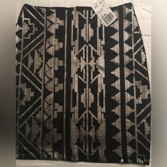 Forever 21 Dresses & Skirts - Forever 21 Black and Silver Geometric Pattern Skirt